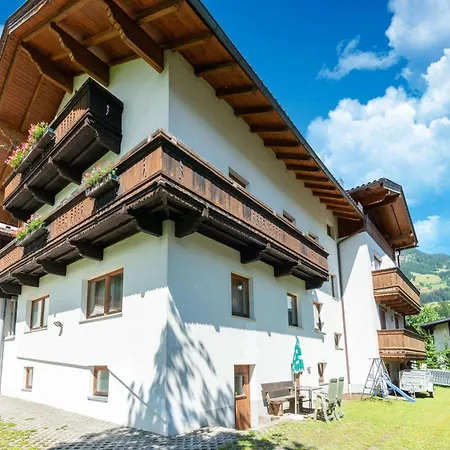 Mountain With Balcony For Families Prázdninový dům